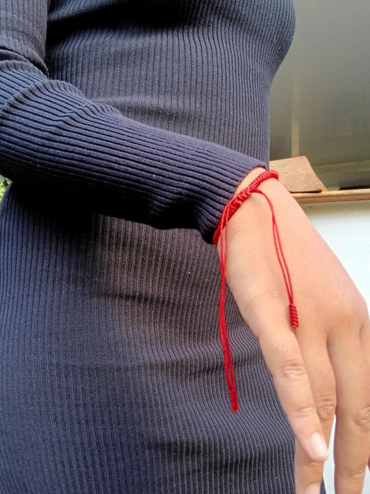 Le bracelet rouge